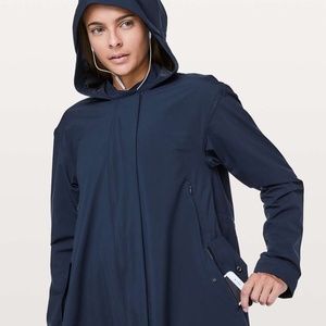 Lululemon Swing Trench In Navy size 6